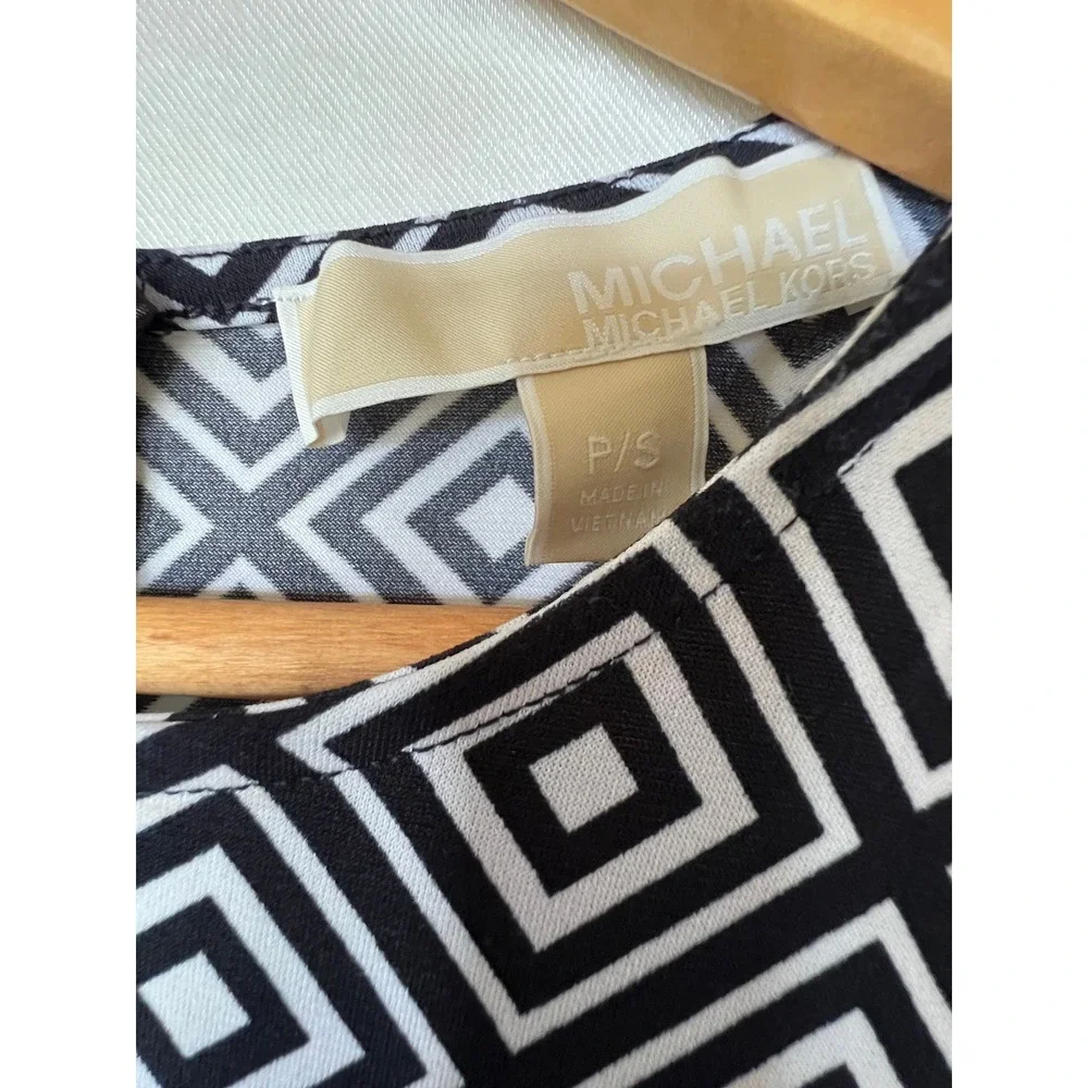 Michael Kors NWT Chic Black White Geometric Print Minimalist Sheath Dress P/S